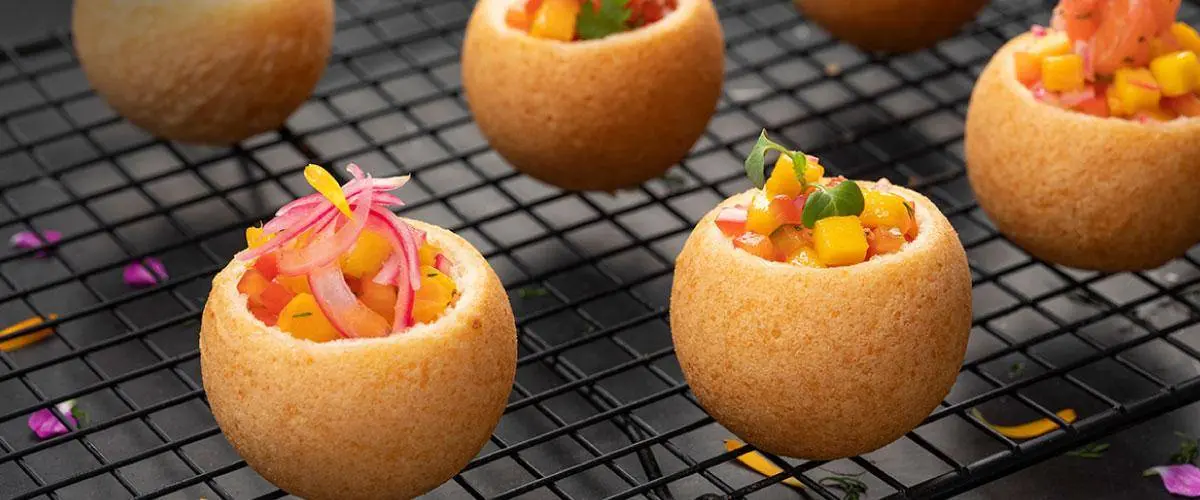 Buñuelos rellenos de Ceviche de Mango
