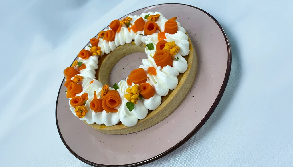 Tarta de zanahoria, frosting de queso, mermelada de zanahoria y jengibre
